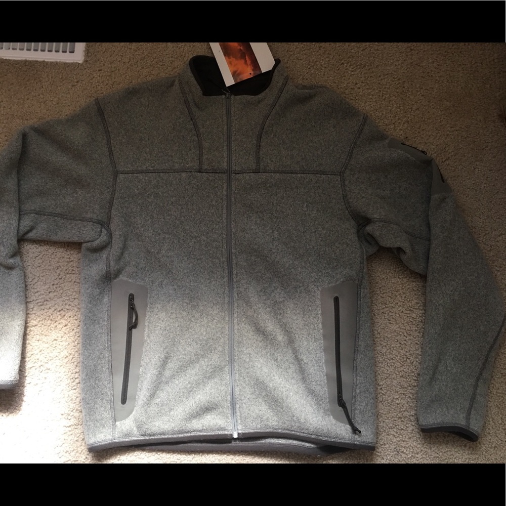 Arc’Teryx Men’s Medium Covert Cardigan